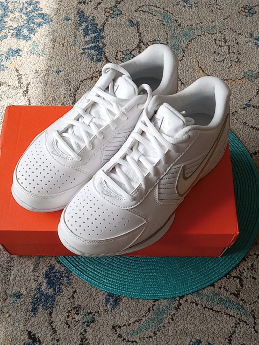 Nike Men’s Athletic White Shoes-NEW